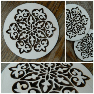 Vyřezávaná mandala z překližky 11 cm - orient